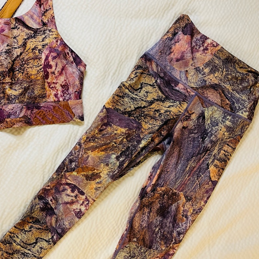 “Orchid Moonrock” Legging 🦄 Fabletics Define Ultra HW 7/8 Legging 🦄 - Picture 9 of 9